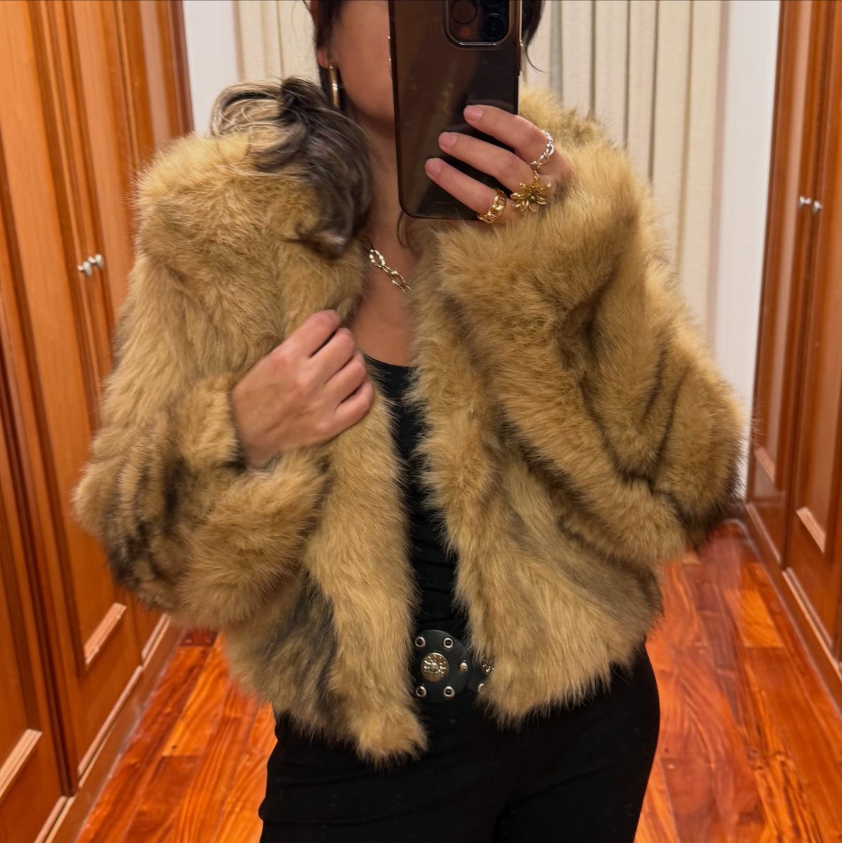 Campera corta de piel sintética