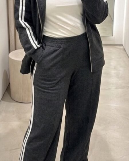 Conjunto deportivo con franja Negro