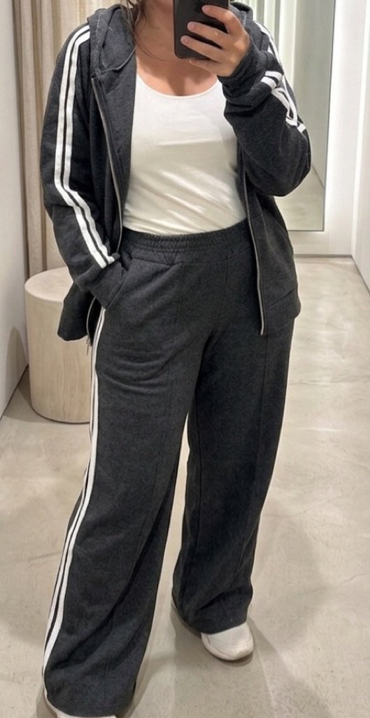 Conjunto deportivo con franja Negro